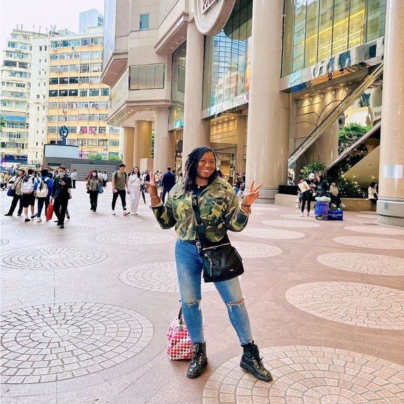 Meet your Posher! - Picture 1 of 2